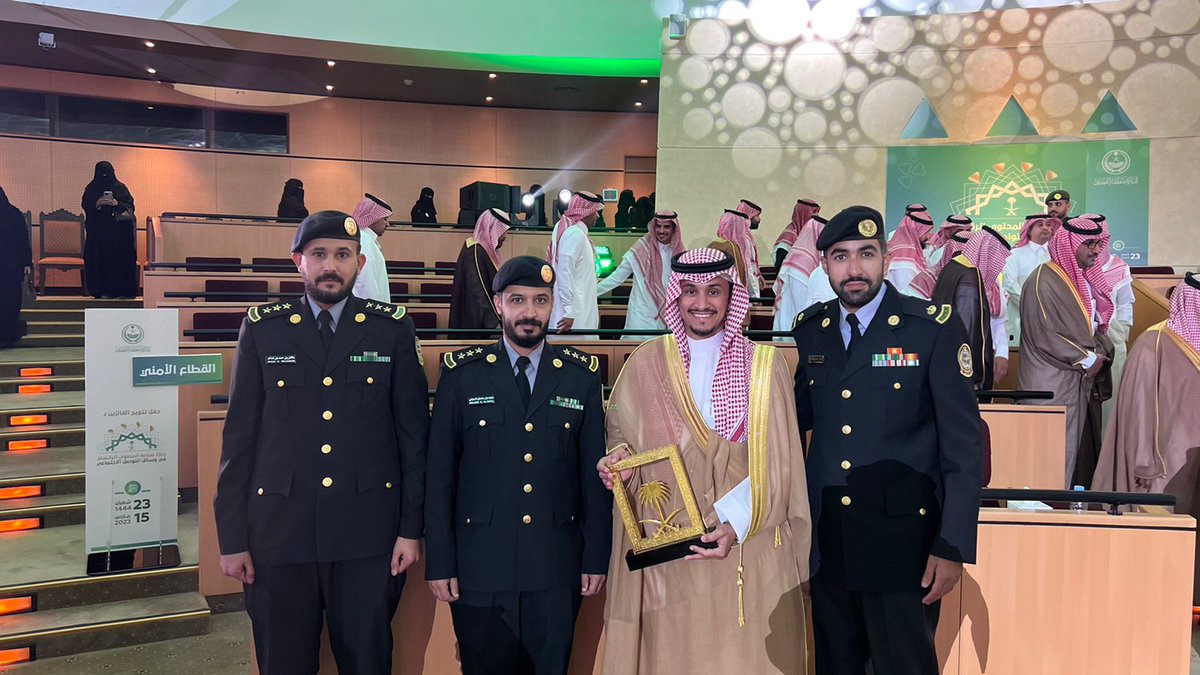 Rmotiri's tweet photo. والفخر كل الفخر ..بزملائي وزميلاتي في مركز الاتصال والإعلام ، محظوظ بهم لأنهم فريق يكسر المعتاد دائماً

#جائزة_صناعة_المحتوى_الرقمي https://t.co/0tqAZhBkrl