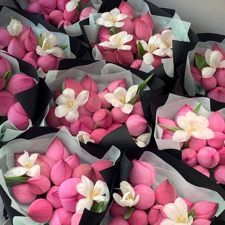 300moods's tweet image. pink flowers 💐