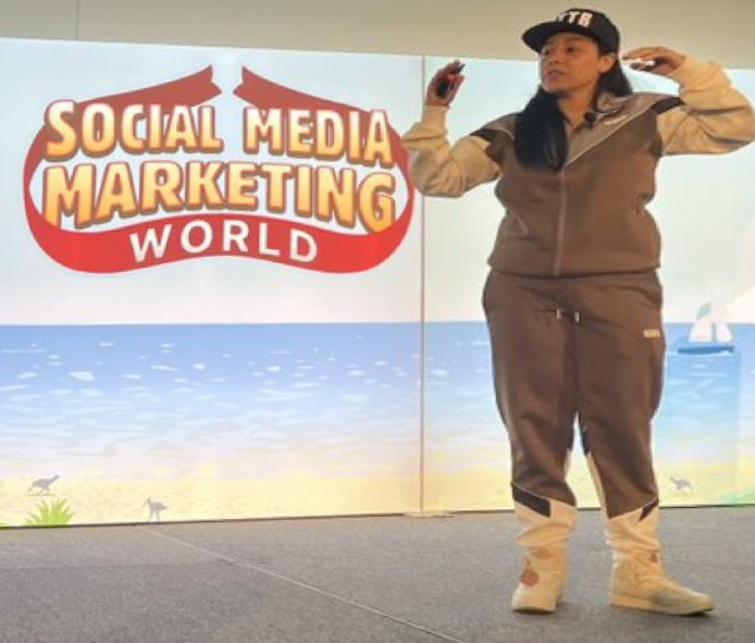 NathalieGregg's tweet image. 🔥🔥🔥 @ThisIsNickyS is powerhouse! The #resources that she shares to build your #digitaltoolkit are incredible! I have learned so much from her content @ChristinaSBG! It is always on fire 🔥! #LeadLoudly #SMMW23