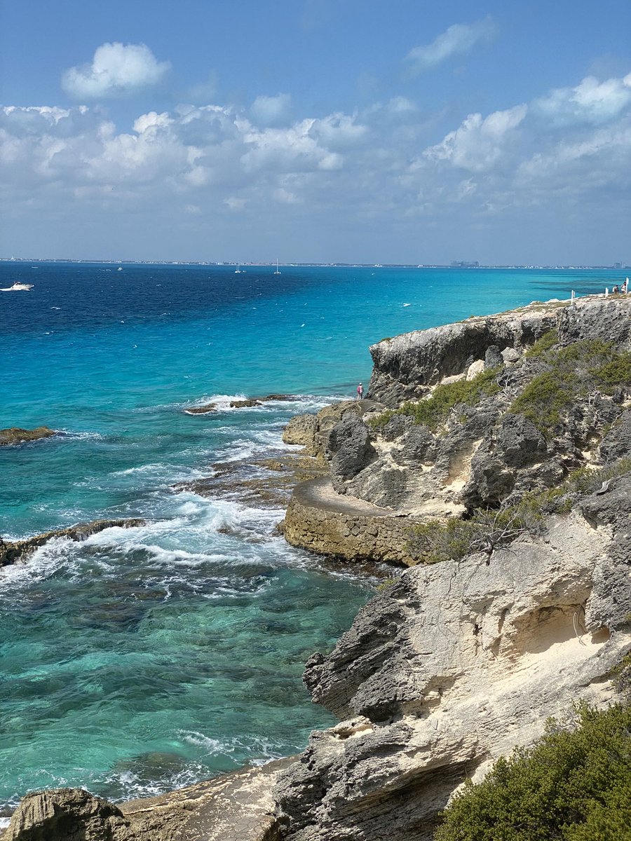 DestinTurquoise's tweet photo. #puntasur #Mexico #islamujeres #travelblogger #destinationturquoise #ocean #Caribbean https://t.co/QiOh3LD0yg