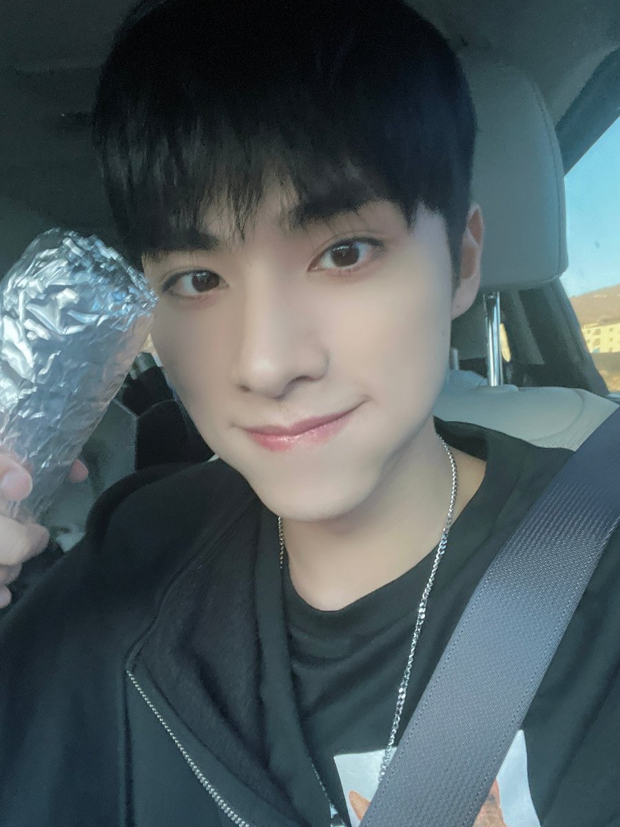XIAOJUNLOOKS's tweet photo. https://t.co/a0dN0jKRDA
