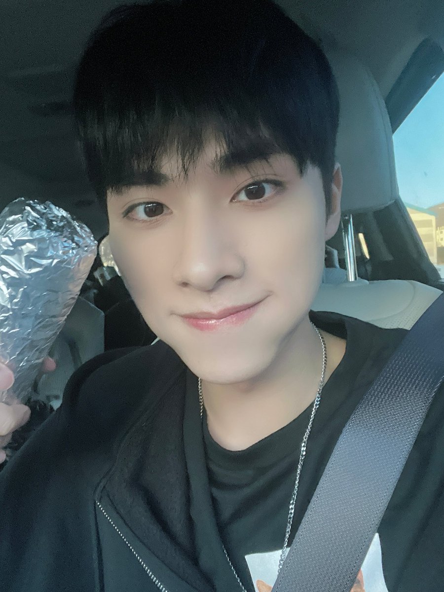 XIAOJUNLOOKS's tweet photo. https://t.co/a0dN0jKRDA