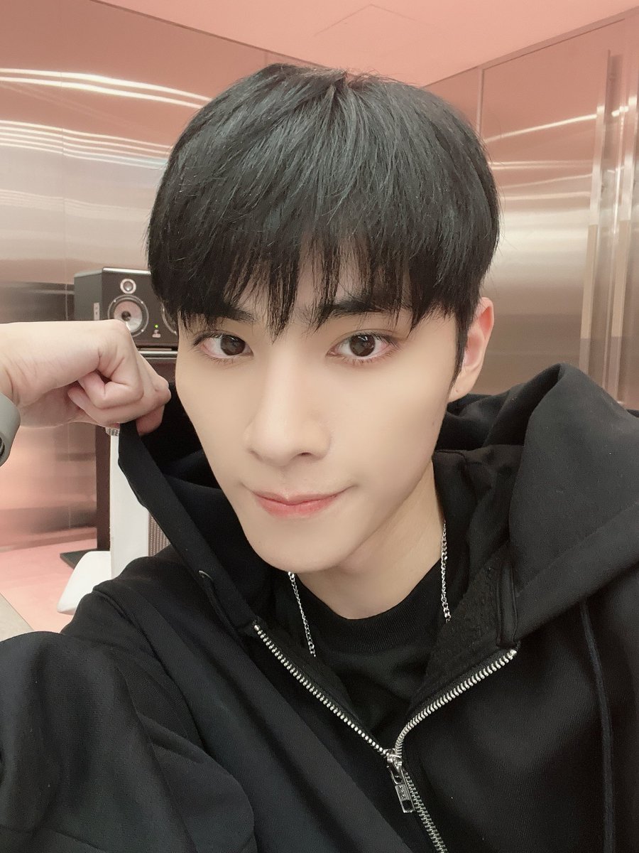XIAOJUNLOOKS's tweet photo. https://t.co/Sekn6FjwDq