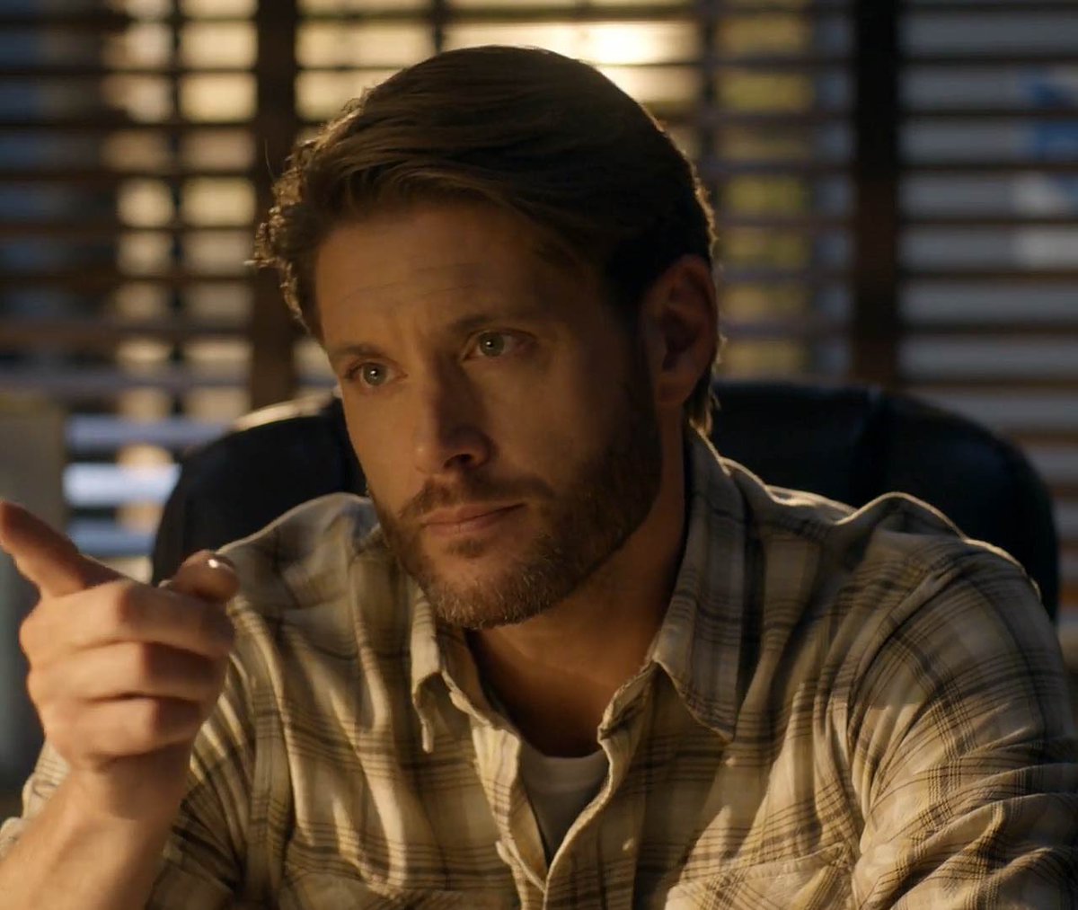 soldierbeaus's tweet photo. Beau Arlen is really out here looking this fine for free and being an officer of the law so he can't be arrested for being so sexy like what in the Hell is this loophole... This man needs to pay for his crimes of being so damn hot... https://t.co/US9wzCu5wK