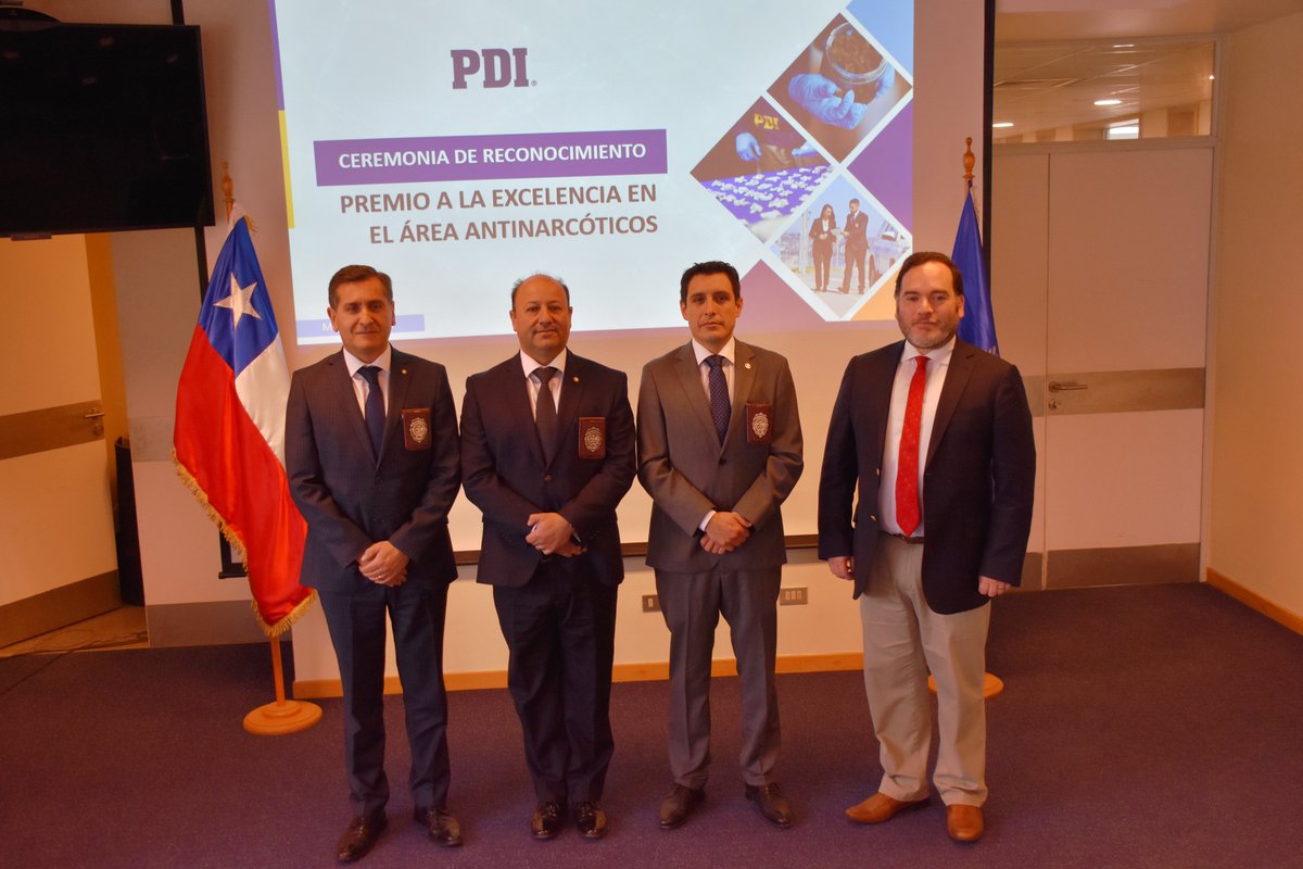 Fiscalia_Aysen's tweet photo. @Fiscalia_Aysen participó en ceremonia de reconocimiento al Plan Microtráfico 0 @PDI_CHILE, Premio a la Excelencia (Área Antinarcóticos), obtenido en #PoliceSummit de #Dubái. Actividad encabezada por el jefe regional, prefecto Luis Torralba. Asistió Fiscal Regional (s) José Moris https://t.co/aO17NSW87i