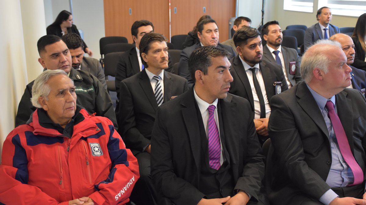Fiscalia_Aysen's tweet photo. @Fiscalia_Aysen participó en ceremonia de reconocimiento al Plan Microtráfico 0 @PDI_CHILE, Premio a la Excelencia (Área Antinarcóticos), obtenido en #PoliceSummit de #Dubái. Actividad encabezada por el jefe regional, prefecto Luis Torralba. Asistió Fiscal Regional (s) José Moris https://t.co/aO17NSW87i