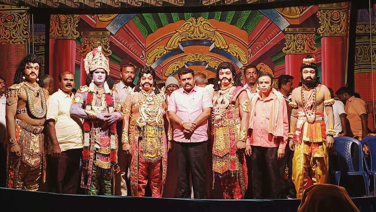 dc_gowrishankar's tweet photo. ನನ್ನ ಮತ ಕ್ಷೇತ್ರದ ಮಸ್ಕಲ್ ಗ್ರಾಮ ಪಂಚಾಯಿತಿ ವ್ಯಾಪ್ತಿಯ ಬಿದರಕಟ್ಟೆ ಗ್ರಾಮದಲ್ಲಿ ಆಯೋಜಿಸಲಾಗಿದ್ದ ಕುರುಕ್ಷೇತ್ರ ನಾಟಕ ಕಾರ್ಯಕ್ರಮಕ್ಕೆ ಹಾಗೂ ಸಿರಿವಾರ ಗ್ರಾಮ ಪಂಚಾಯಿತಿ ವ್ಯಾಪ್ತಿಯ ಬೊಮ್ಮನಹಳ್ಳಿ (ವಡ್ಡರಹಟ್ಟಿ) ಗ್ರಾಮದಲ್ಲಿ ಆಯೋಜಿಸಲಾಗಿದ್ದ ರತಿ ಕಲ್ಯಾಣ ನಾಟಕ ಕಾರ್ಯಕ್ರಮಗಳಲ್ಲಿ ಪಾಲ್ಗೊಂಡ ಸಂದರ್ಭ. https://t.co/JClES3eEEQ