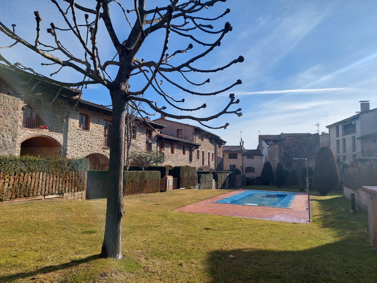 Cubus_Immo's tweet photo. 𝐂𝐀𝐒𝐀 𝐑𝐔́𝐒𝐓𝐈𝐂𝐀 𝐀𝐌𝐁 𝐉𝐀𝐑𝐃𝐈́ 

📍Riudaura
➕ Planta baixa i pis
🛏 3 habitacions
🔥 Menjador amb foc a terra
🌳 Jardí a nivell de menjador
🏊‍♂ Piscina i jardí comunitari
🚗 Garatge tancat per a 2 cotxes
🏷 325.000€
 
Contacta'ns!📲 
 
#Riudaura #Garrotxa https://t.co/9M5u2bXDDX