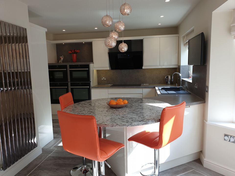 DirectKitchens1's tweet photo. Easily add a pop of your favourite colour in a monochrome kitchen! 🧡😍 Let us create the kitchen of your dreams 💭 whatever that may be!

Visit our showroom 📍
Call us 📞 0114 240 0158
Book a FREE appointment ➡️ https://t.co/u4H3jpBxa9

#kitchendesign #kitcheninspo #kitchentrend https://t.co/KUsULlwYSx