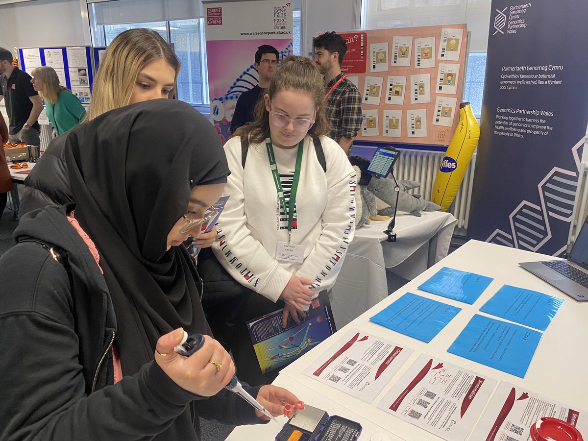 @stcyres6th’s Khadija practising her pipetting. #SIHLive #StCyreschat