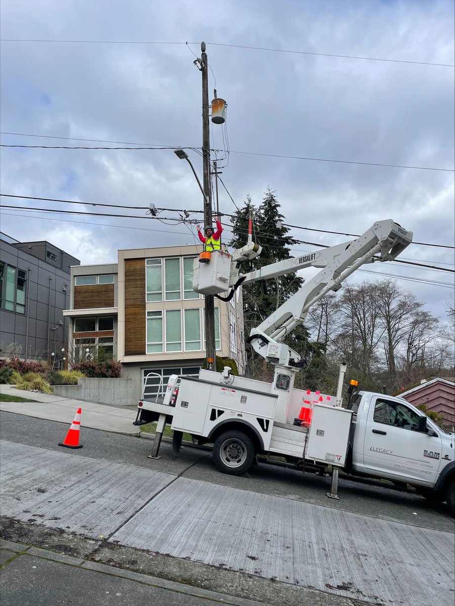 LegacyTowers's tweet photo. Look mom no hands! Wes and Shawn were on the steep streets of Seattle this week working on a small cell trouble shoot. Thanks to the #versalift bucket truck we got the job done and kept you connected. #LegacyTowers #5G #CellTower #towerclimber https://t.co/IlXj9wxPow