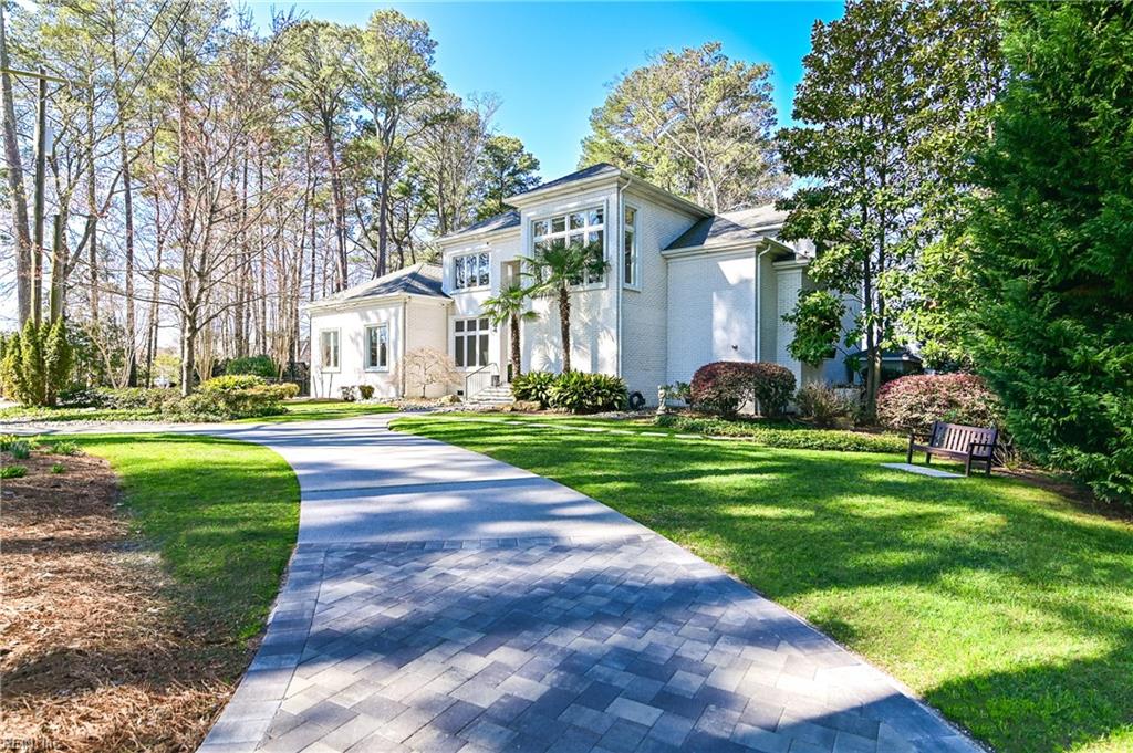 RWRealtyCo's tweet photo. An exquisite chef's kitchen, Italian marble heated floors and high-end appliances are only a few features to highlight in this complete home renovation.

📍1304 Penguin Circle, VA Beach, VA
👉 Click here https://t.co/kZPNYXIUZn to learn more
📞 Kathy Good, Rose &amp; Womble Realty https://t.co/KnvfiH10Kd