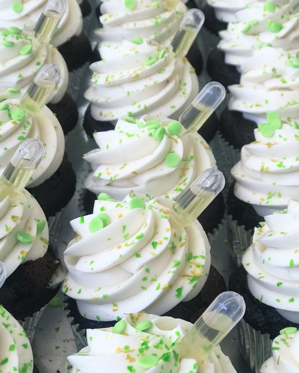 eatwicked's tweet photo. Ya'll remember what #StPattysDay looks like at #SinBakery, right? #eatwicked https://t.co/60Sk0Bojyx