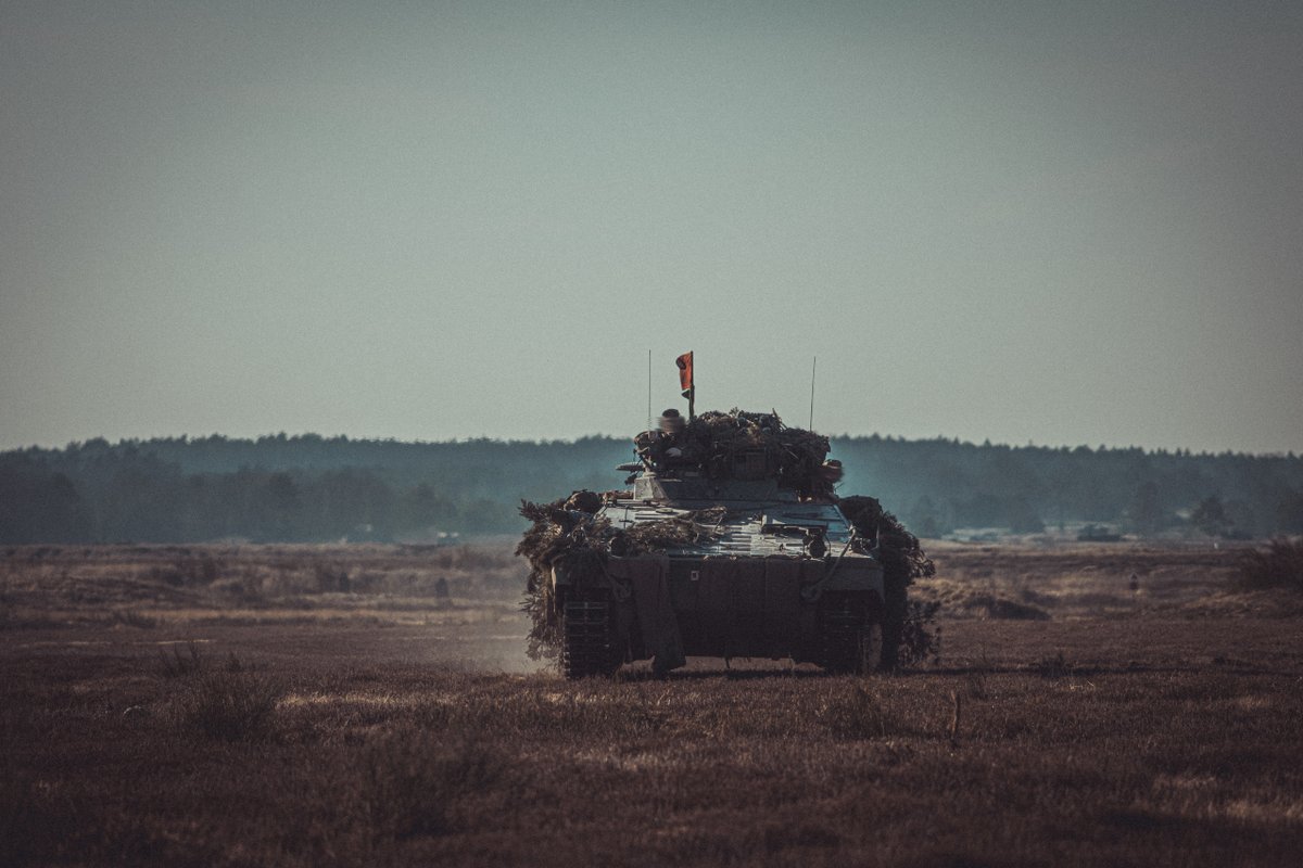 SPZ MardeA3;

The Marder moving over open terrain in the training area Bergen 

#bundeswehrsocialmediadivision #bundeswehrsoldat #bundeswehr #socialmediadivision #panzergrenadierbattlion391 #panzergrenadier #drandraufdrüber #soldat #spzmarder1a3 #mechanisedinfantry