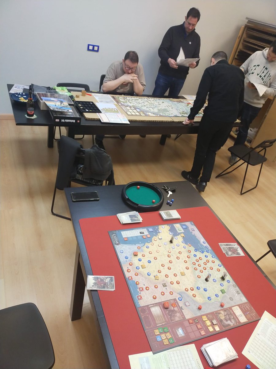 Davout (@andrsga05331321) on Twitter photo Ayer tarde dedicada a Mark Simonitch en <a href="/ClubSemper/">Asociación Semper Ludens Gijón</a> con Holland 44 y Caesar: Rome vs Gaul.
Se les ve concentrados a los generales aliados y alemanes estudiando sus mapas y órdenes.
<a href="/DavAlvGar/">David Álvarez García</a> Ayer tarde dedicada a Mark Simonitch en <a href="/ClubSemper/">Asociación Semper Ludens Gijón</a> con Holland 44 y Caesar: Rome vs Gaul.
Se les ve concentrados a los generales aliados y alemanes estudiando sus mapas y órdenes.
<a href="/DavAlvGar/">David Álvarez García</a>