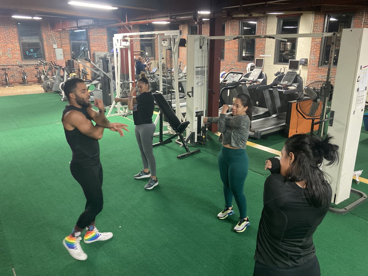 NYATFIT's tweet photo. Stretch, stretch, stretch 🙃
#personaltrainer #workoutclasss #fitness #healthylifestyle #workout #fitness #nyatfit https://t.co/sGmnEaq7qE