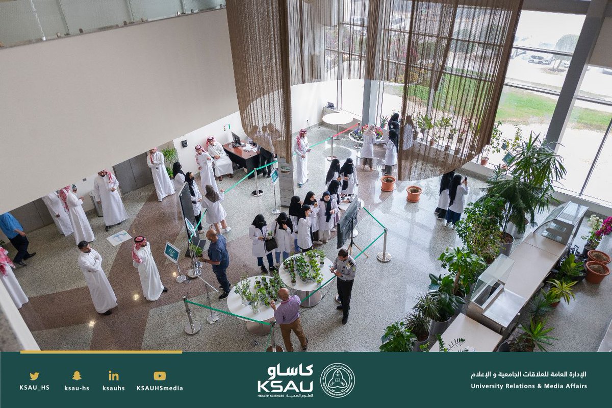 KSAU_HS's tweet photo. احتفاءًا بـ #أسبوع البيئة، #كاساو بفرع #الأحساء متمثلة بإدارة الخدمات البيئية تطلق الحملة التوعوية البيئية بعرض توعوي وذلك في المبنى الإداري، واشتملت الفعاليات على أنشطة بيئية مصاحبة حظيت بتفاعل العديد من منسوبي وطلاب الجامعة. https://t.co/AZn9aanChw