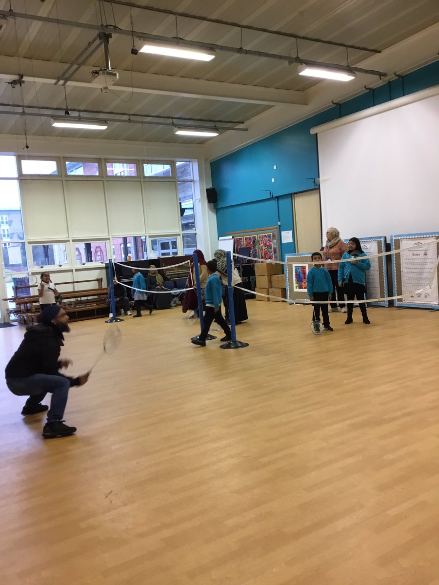 BJ_Inclusion's tweet photo. MFG showing off their sporty skills playing badminton! Targets were also reviewed at the end. @BenJonsonSchool https://t.co/NttcFoG8vX