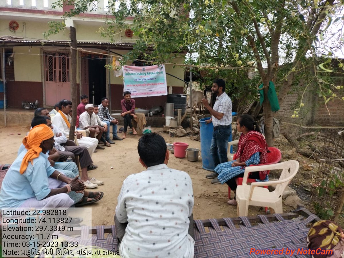 DaoDahod's tweet image. ઝાલોદ તાલુકાના વાંકોલ, ખરસાણ તથા મહુડી ગામે ખેતીવાડી વિભાગ અને આત્મા દ્વારા પ્રાકૃતિક ખેતી વિષય પર તાલીમ આયોજીત કરેલ જેમાં ગ્રામ પંચાયત દીઠ ૭૫ થી વધુ ખેડૂતો પ્રાકૃતિક ખેતી કરતા થાય તે માટે  માર્ગદર્શન આપવામાં આવ્યું તથા જીવામૃત બનાવવાની પદ્ધતિનું પ્રત્યક્ષ નિદર્શન કરવામાં આવ્યુ.