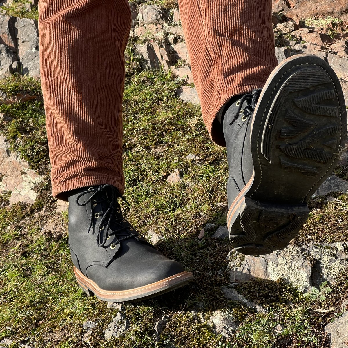 DainiteStudded's tweet photo. Ridgeway - the sole of the season! 🙌

Designed for outdoor pursuits, this Dainite style offers a #waterproof, sturdy &amp; premium #rubberbase to endure the great British weather.

Size 12 - 13 will be available very soon, contact us for more info: 📩 dainite@harboro.co.uk https://t.co/vXzi4JGQI5