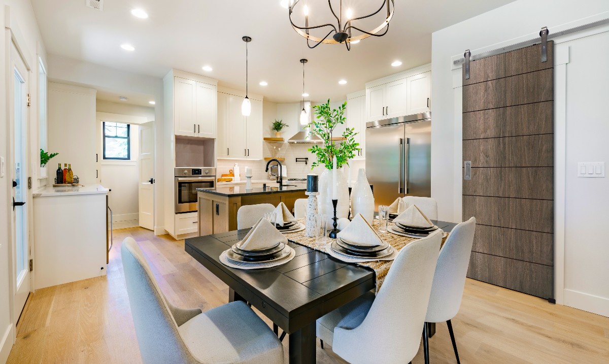 The Westwood Modern barn door makes this home not only stunningly beautiful, but also welcoming and inviting 🤍

#barndoorz #interiorinspiration #stylishinteriors #luxuryhouse #dreamhousedesign