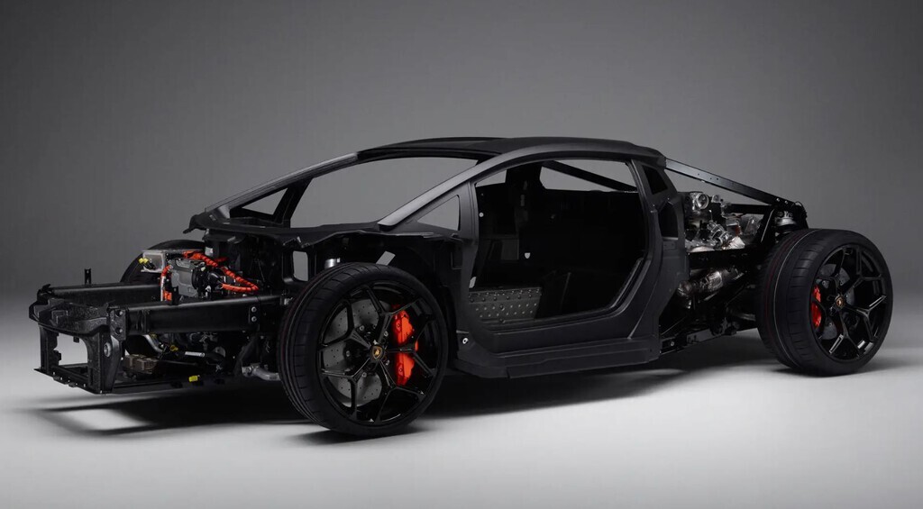 mopfuturo's tweet photo. Un chasis de fibra de carbono inspirado en los aviones: el arma secreta del próximo superdeportivo Lamborghini https://t.co/vjlT3qJlpA https://t.co/I1TYDCgH7m