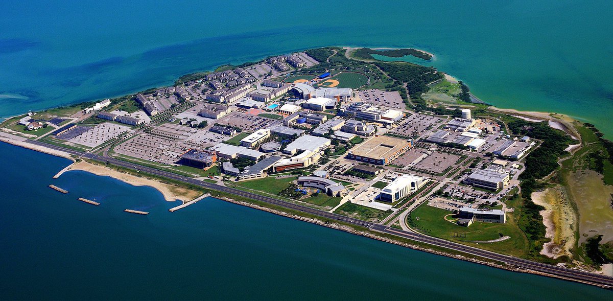 BarstoolAlabama's tweet photo. Texas A&amp;M Corpus Christi is literally an island! This is not a real place I refuse to believe it. https://t.co/hfLxYlGu2N