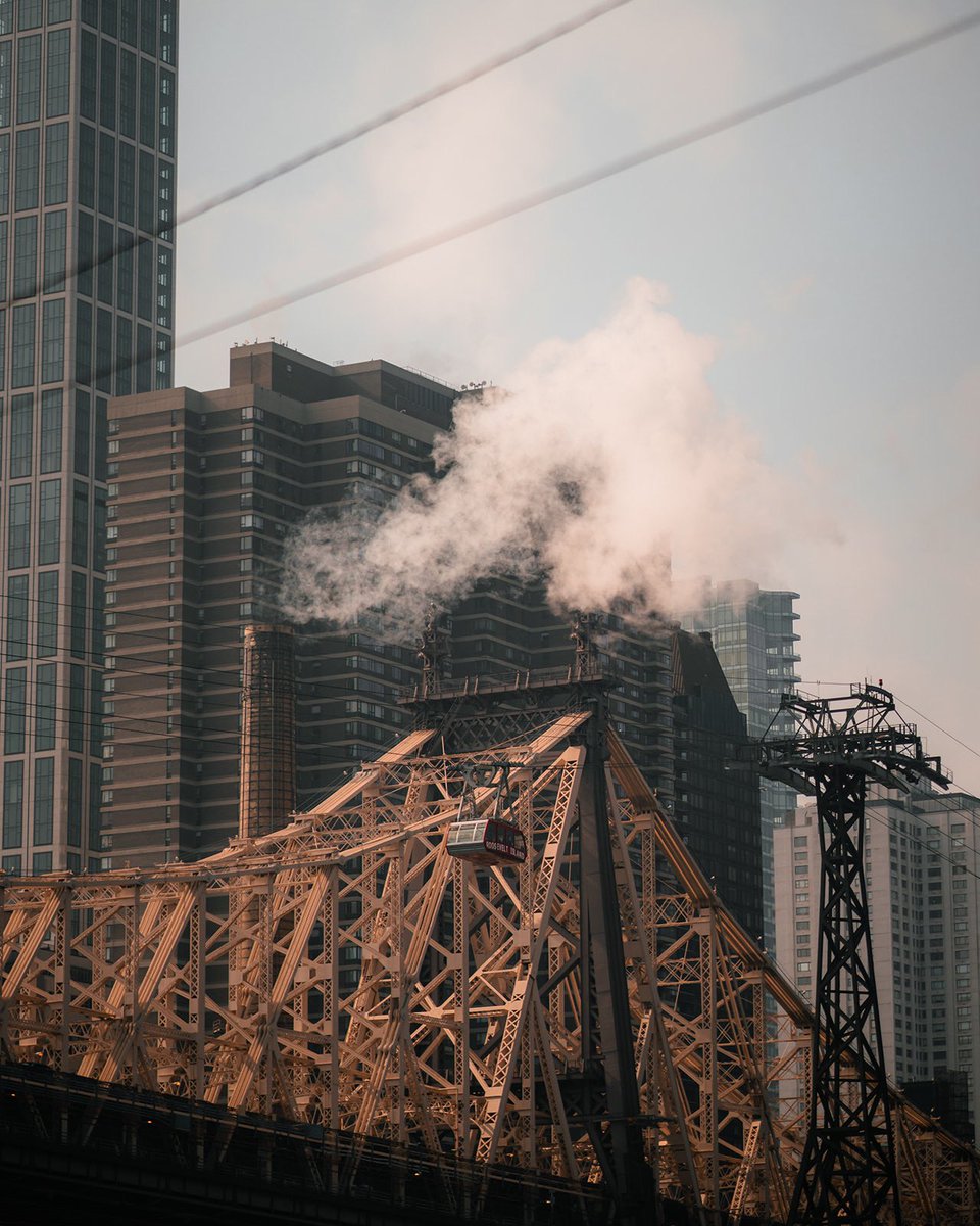 shotbydanielk's tweet photo. The Roosevelt Island Tramway 2/26/23.
.
.
.
#rooseveltislandtramway #nycphotography #nycphotographers #nycphotographer https://t.co/M4RWy99CnC