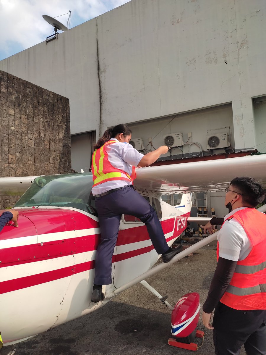 gatt3_'s tweet photo. “To most people, the sky is the limit. To those who love aviation, the sky is home.” ~ Jerry Crawford
#runupandtaxi
#soontobe🧑‍✈️🛩️ https://t.co/6fxmcbJ9mD