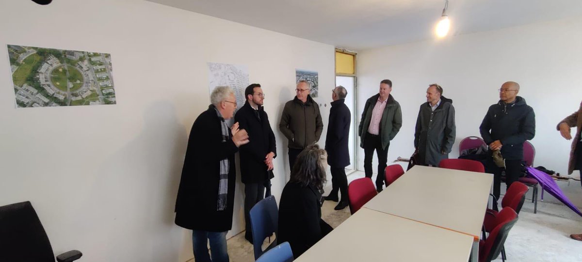 MeyerRon's tweet photo. De Wetenschappelijke Raad voor het Regeringsbeleid (@WRRDenktank) was op bezoek in @heerlen_noord. We hebben de Raad onze opgave, onze vastberadenheid en ons optimisme getoond. #Heerlen https://t.co/hHeS8sQ2ON
