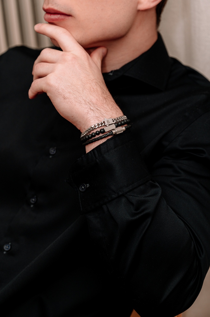 STEELANDBARNETT's tweet image. Steel, leather and gemstones ... this Monday wrist outfit is set to make all the right style moves!

Want to steal his style? Head over to our website for inspiration ...

 #handmade #fashion #leatherjewelry #jewelry #leathercraft #leathergoods #mensfashion #steelandbarnett
