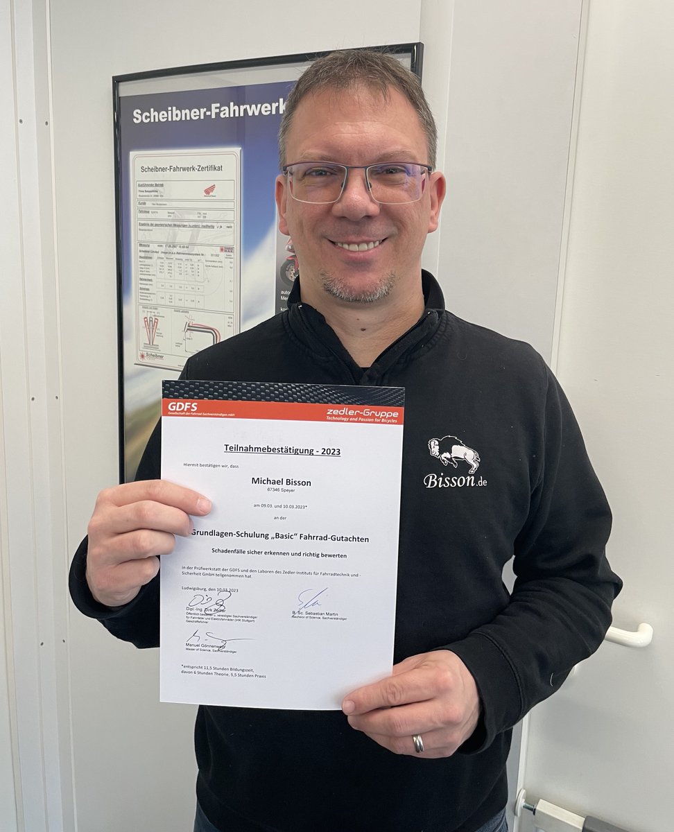 bisson_de1's tweet photo. Vergangene Woche stand eine weitere Schulung im Bereich Fahrrad-Gutachten für unseren Chef, Michael Bisson, auf dem Programm.
#weiterbildung #fahrradgutachter #fahrradsachverstaendiger #zedler #bisson #speyer #gutachter #kfzgutachter #sachverstaendiger #rahmenvermessung #dat https://t.co/HGwJAzNgWY