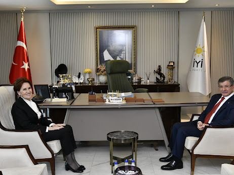 GelecekPartiTR's tweet photo. Genel Başkanımız Sayın Ahmet Davutoğlu, İYİ Parti Genel Başkanı Sayın Meral Akşener ile bir araya geldi.

Nazik ev sahipliği için Sayın @meral_aksener 'e teşekkür ediyoruz. https://t.co/zeGZAhJG6Z