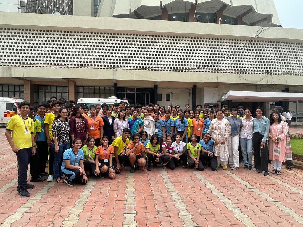 manishaBJP's tweet photo. Today Students from Rustomjee Cambridge International School, #Dahisar visited Vidhan Bhawan to witness the ongoing State Budget Session.
@BRustomjee @ragcmumbai 
#RustomjeeSchool #Budget2023 @BJP4Mumbai @BJP4Maharashtra https://t.co/e7CH1NNNUM