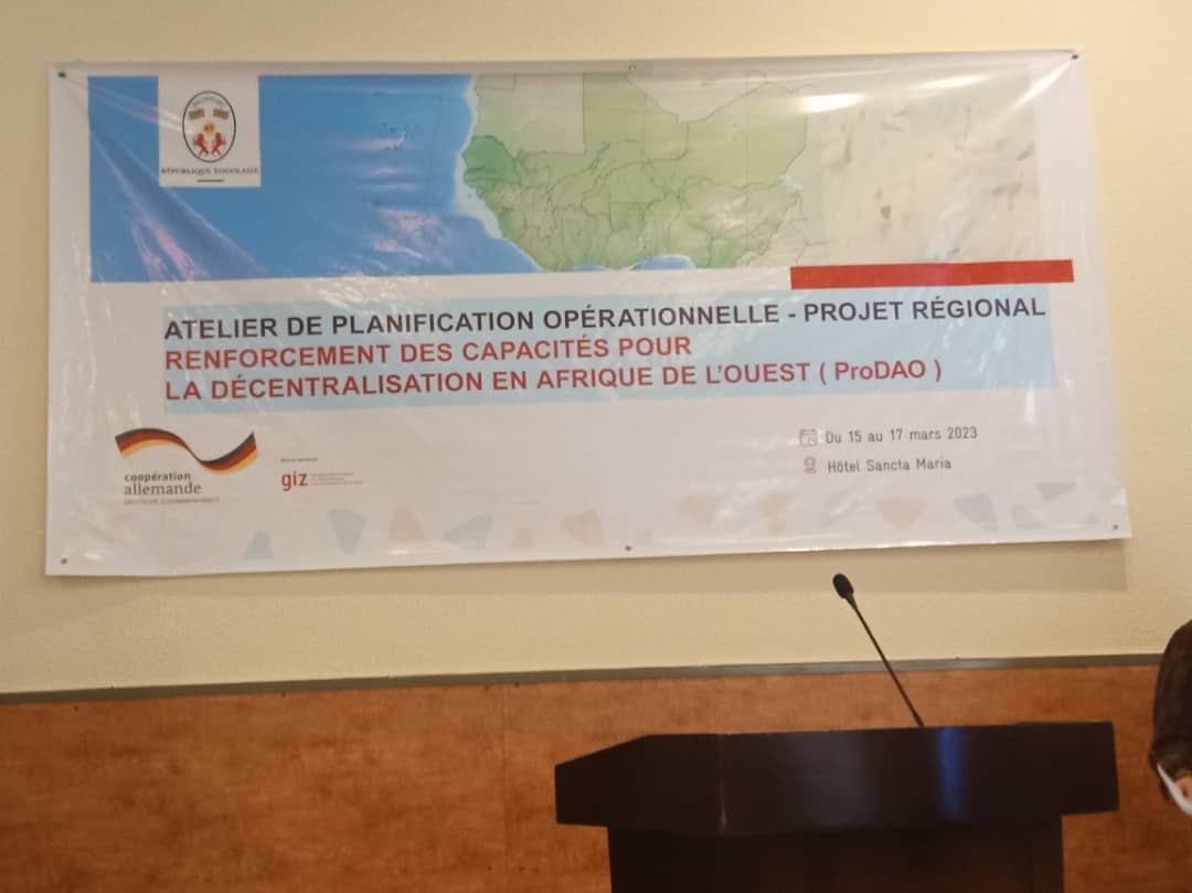 AtiotaTouni's tweet photo. ATELIER DE PLANIFICATION OPÉRATIONNEL-PROJET RÉGIONAL RENFORCEMENT DES CAPACITÉS POUR LA DÉCENTRALISATION EN AFRIQUE DE L'OUEST (#proDAO).
Cet atelier regroupe les acteurs de la décentralisation à l'hôtel #Sancta #Maria à #Lomé.
@fct228
@UCLGAfrica
#Decebtralisation, https://t.co/ofu5eTseks