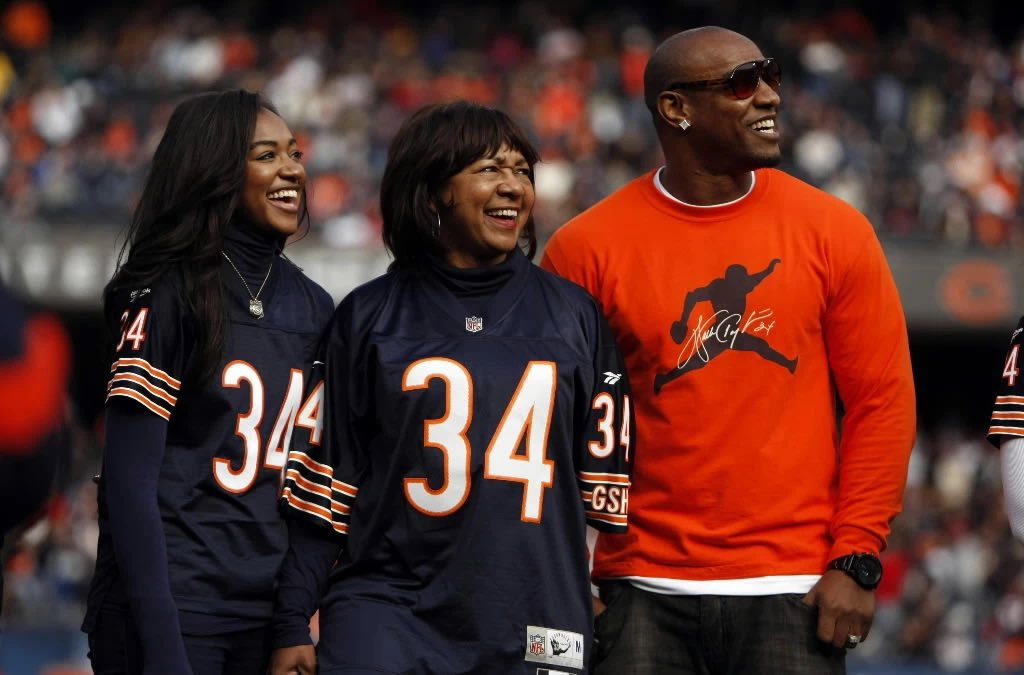 #HappyBirthday to my lil sis <a href="/BrittneyPayton/">Brittney Payton</a>! 🎂 🎉 #Bears