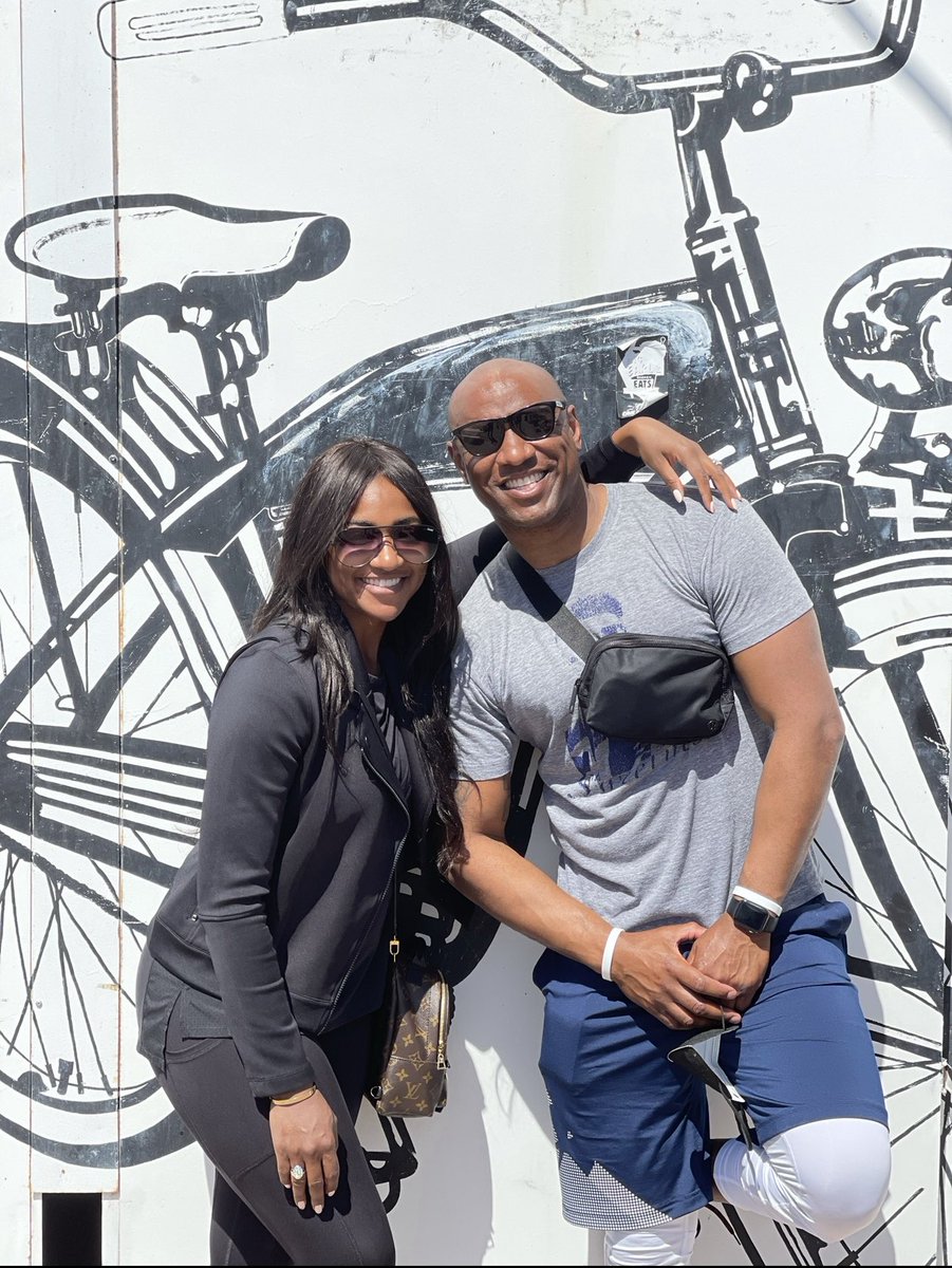 paytonsun's tweet photo. #HappyBirthday to my lil sis @BrittneyPayton! 🎂 🎉 #Bears https://t.co/fXfhl5YVYo