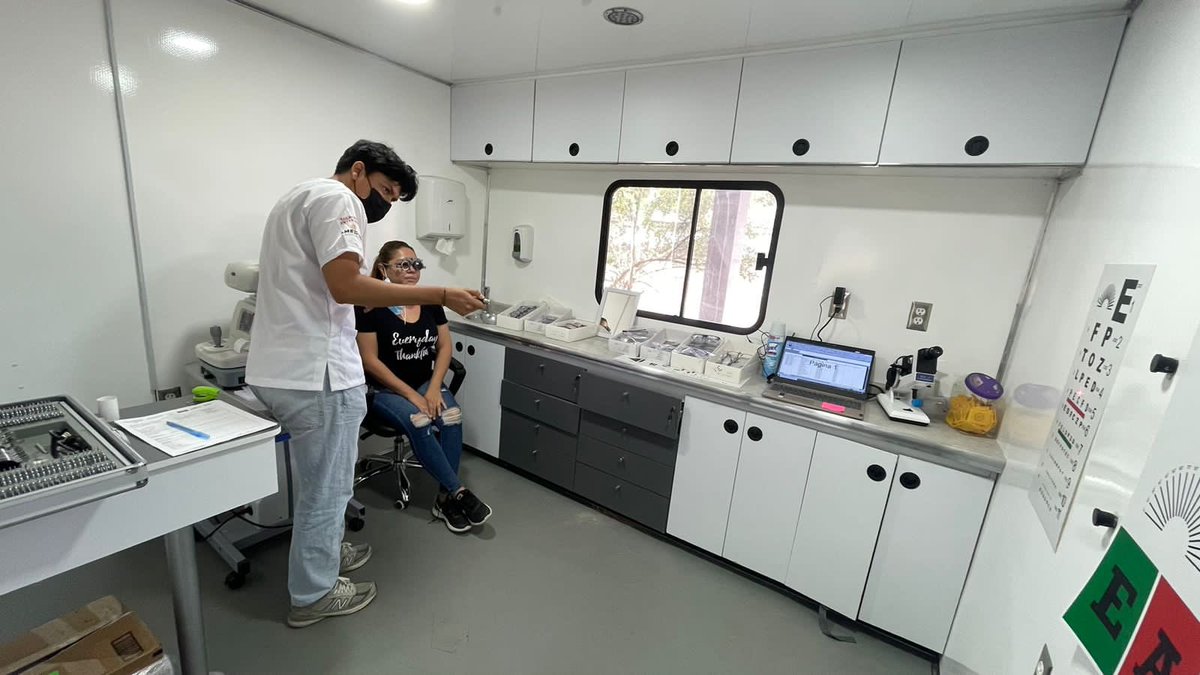 AMEXCID's tweet image. 📸 En el #CentrodeAtenciónIntegral y de Acompañamiento en #Villanueva, se realizan estudios de #Optometría, a través de rayos infrarrojos. ¡La salud visual es importante! 🧑🏻‍⚕️Proyecto #UnidosporelDesarrollo #Honduras