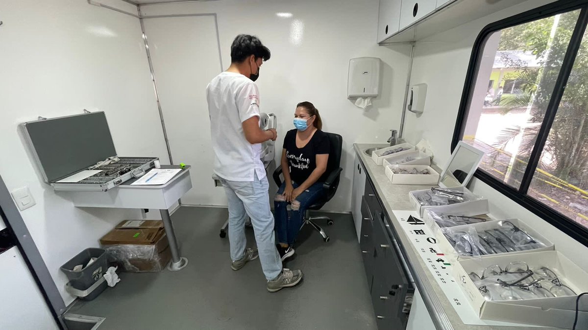 AMEXCID's tweet image. 📸 En el #CentrodeAtenciónIntegral y de Acompañamiento en #Villanueva, se realizan estudios de #Optometría, a través de rayos infrarrojos. ¡La salud visual es importante! 🧑🏻‍⚕️Proyecto #UnidosporelDesarrollo #Honduras