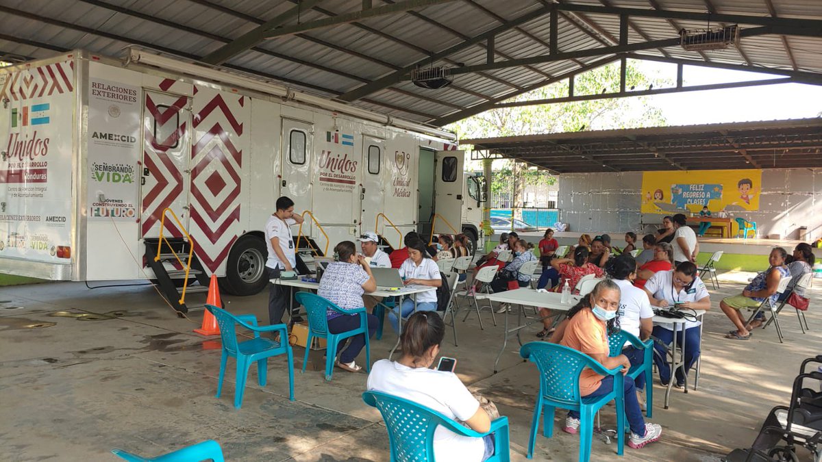 AMEXCID's tweet image. 📸 En el #CentrodeAtenciónIntegral y de Acompañamiento en #Villanueva, se realizan estudios de #Optometría, a través de rayos infrarrojos. ¡La salud visual es importante! 🧑🏻‍⚕️Proyecto #UnidosporelDesarrollo #Honduras