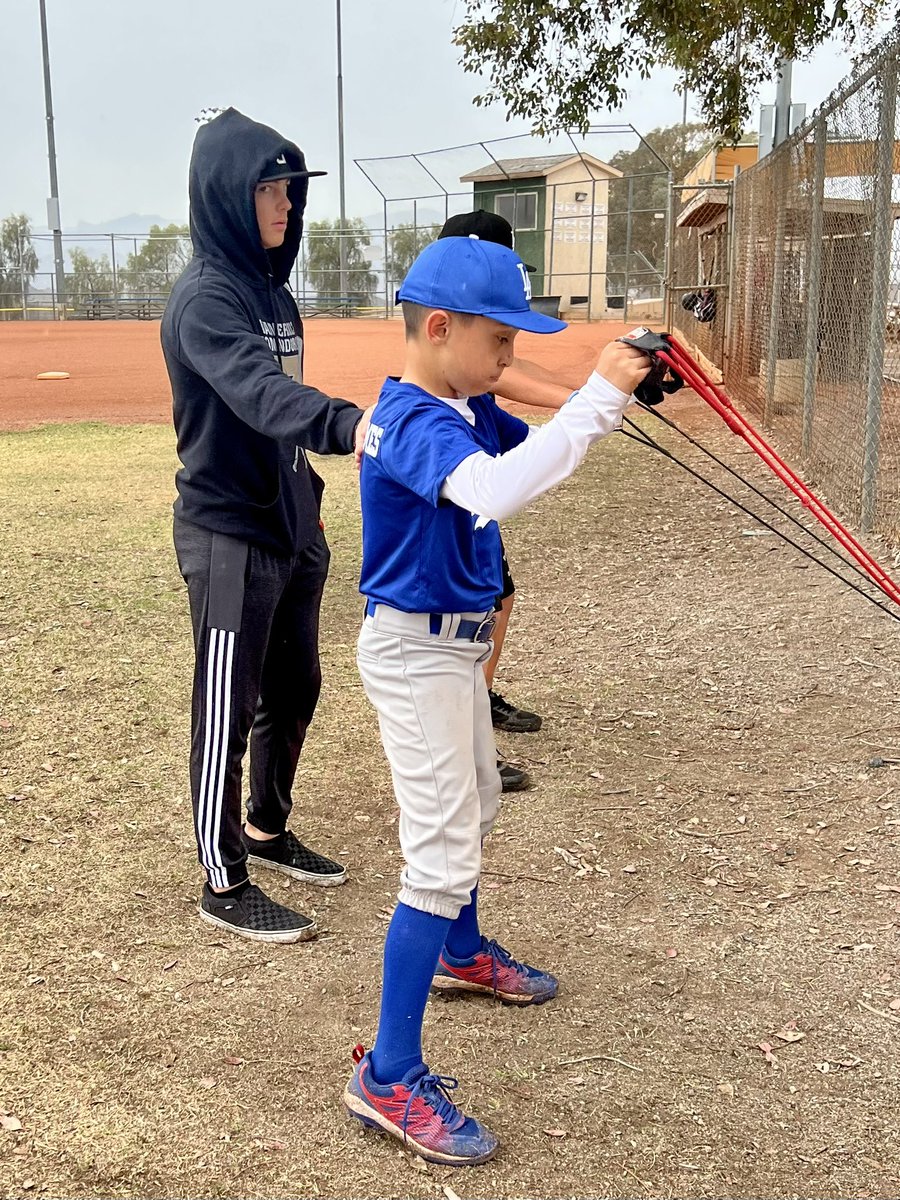 JPsBaseball44's tweet image. Teaching warm ups. #pitchinglesson