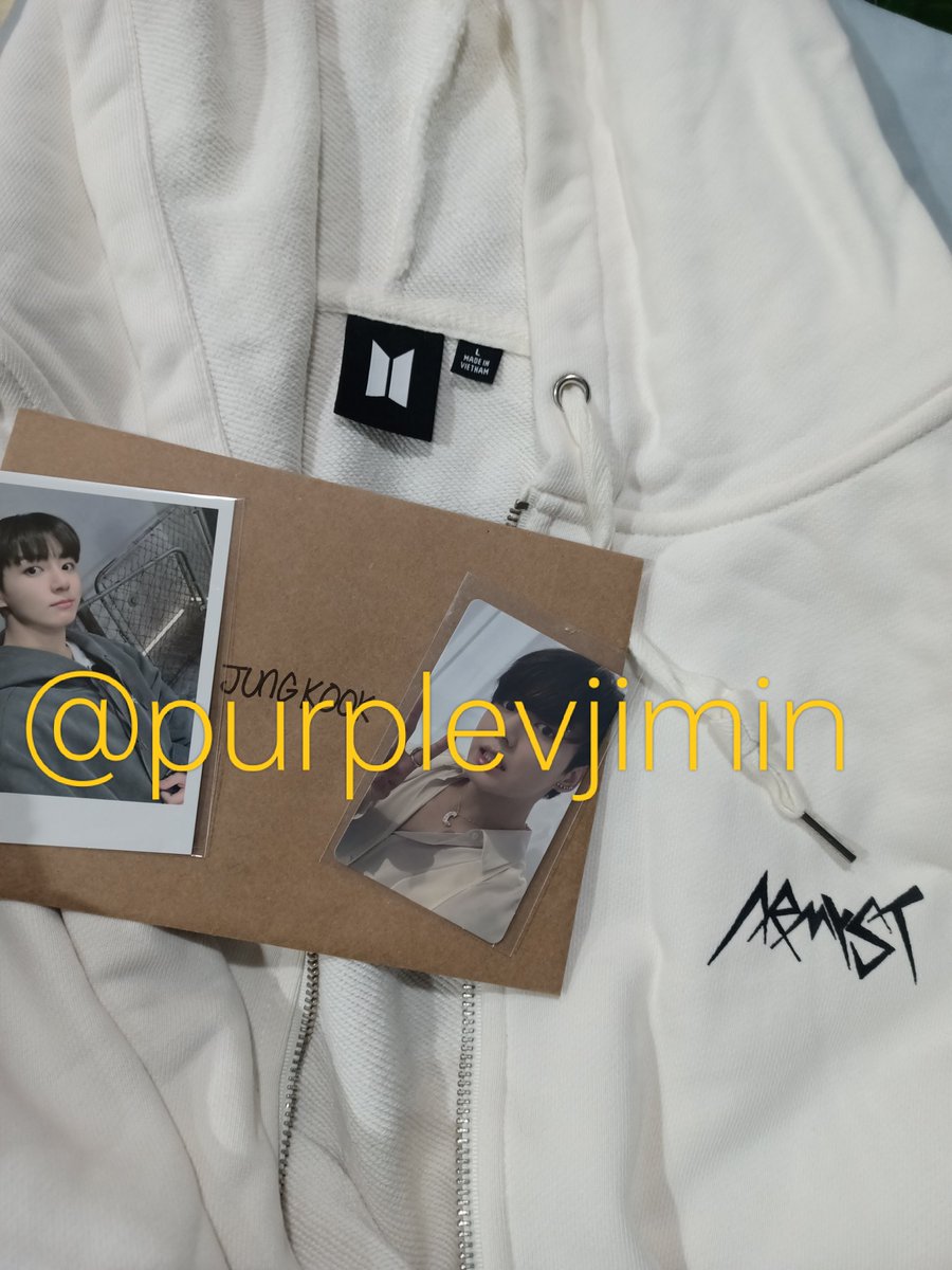 purplevjimin's tweet photo. WTS ฮู้ด จองกุก Armyst Zip-up 
hoody ไซส์ L  used
4000 free TH shipping 

jk jungkook #ตลาดนัดบังทัน #ปล่อยของสะสมบังทัน #ตลาดนัดBTS #JUNGKOOK #MERCHBYBTS #BYBTS #การ์ดจองกุก https://t.co/buC8TsVQkJ