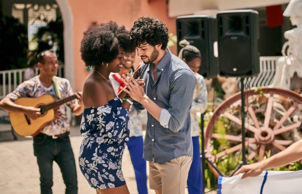 🎶 Buena música 🇨🇺, baile, excursiones y muchas actividades durante la 𝑺𝒆𝒎𝒂𝒏𝒂 𝒅𝒆 𝑺𝒐𝒍𝒕𝒆𝒓𝒐𝒔 en nuestro @hotelrocbarlovento 👌
.
👉Utilice el código promocional: SINGLESROC23 para esta espectacular semana ⭐
🌏Reserve ya: hotelrocbarlovento.com 
.
#semanasolteros