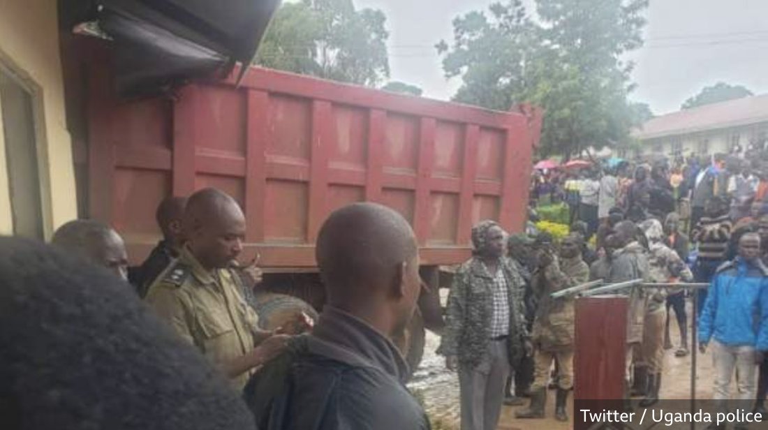 Three students have died after a lorry crashed in to their classroom at a school in Kampala, Uganda.

Police say a further 18 pupils have been injured. 

More here: bbc.in/3YJV1EV