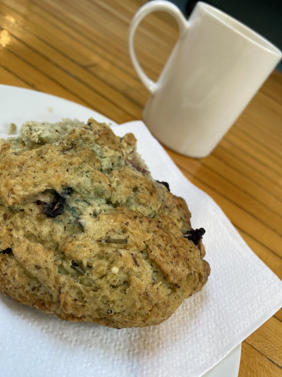 ByKennethJones's tweet photo. Vegan rosemary blueberry scone with coffee @CommuniteaLIC, an essential NYC eatery. Long Island City is better for it. #breakfast #Queens https://t.co/BOGBYJEhBf