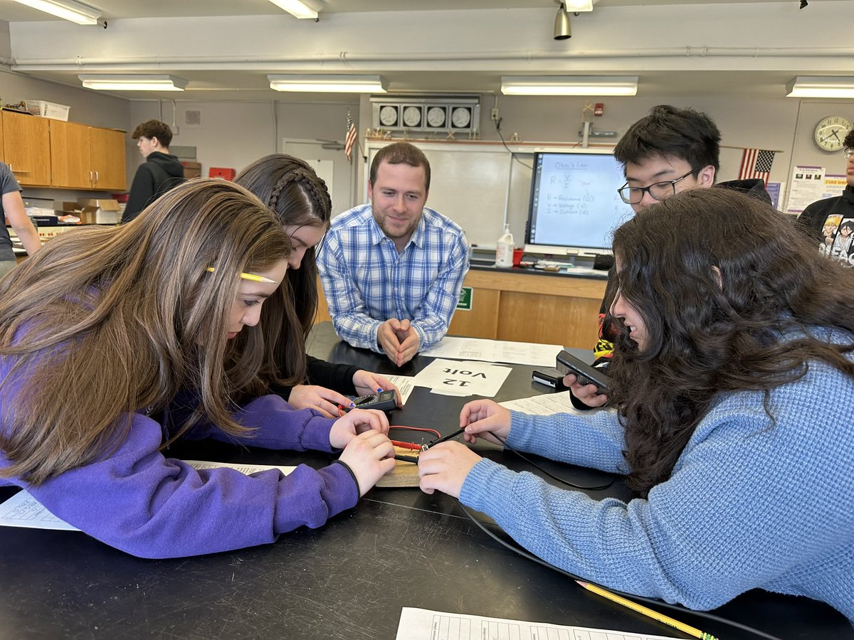 hagarabuella's tweet photo. Shoutout to Mr. Vuolo- Today, his students designed an experiment to determine the value of a resistor. They investigated the relationship between resistance, current, and potential difference through an analysis of a simple circuit!! #ALLTHINGSSCIENCE https://t.co/mYaxtxJ4U3