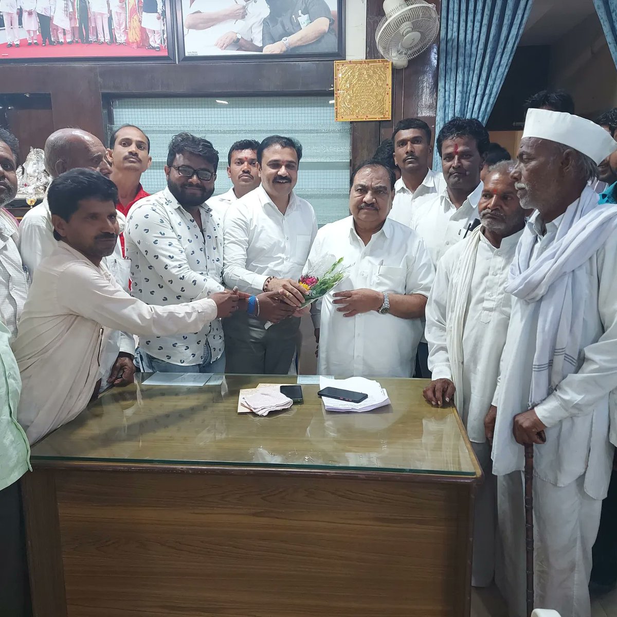 DrPrashant1081's tweet photo. विधान परिषदेच्या गटपदी नियुक्ती झाल्याबद्दल सन्माननीय एकनाथराव खडसे यांचे मनापासून अभिनंदन . https://t.co/uDwQLfwGKW