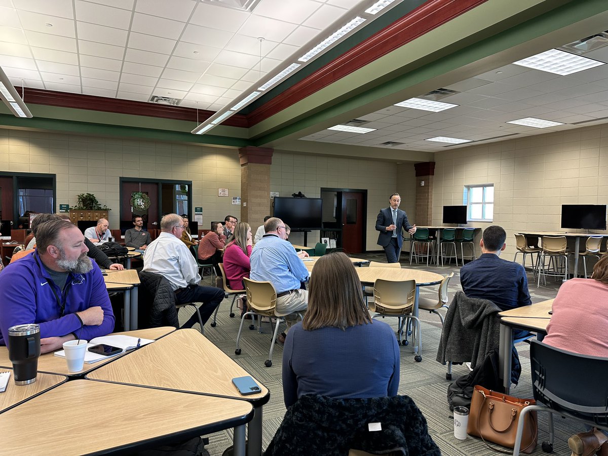 PreisigJessica's tweet photo. PLCs are about ongoing improvement focused on the needs of STUDENTS. #BetterTogether #engagingtoday #empoweringtomorrow https://t.co/rfSrV5kyTN