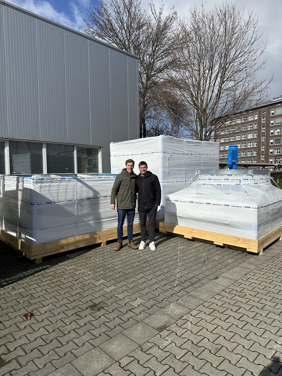 FlorianHildebr9's tweet photo. Big day, bigger delivery. We have just received major components for our Greenberry 2, our first industrially relevant demonstrator that we will run outside - exposed to nature - with a capacity of capturing CO2 equivalent to 10,000 trees. @EarlybirdVC @NinaLitman https://t.co/kMxpB14Lcq