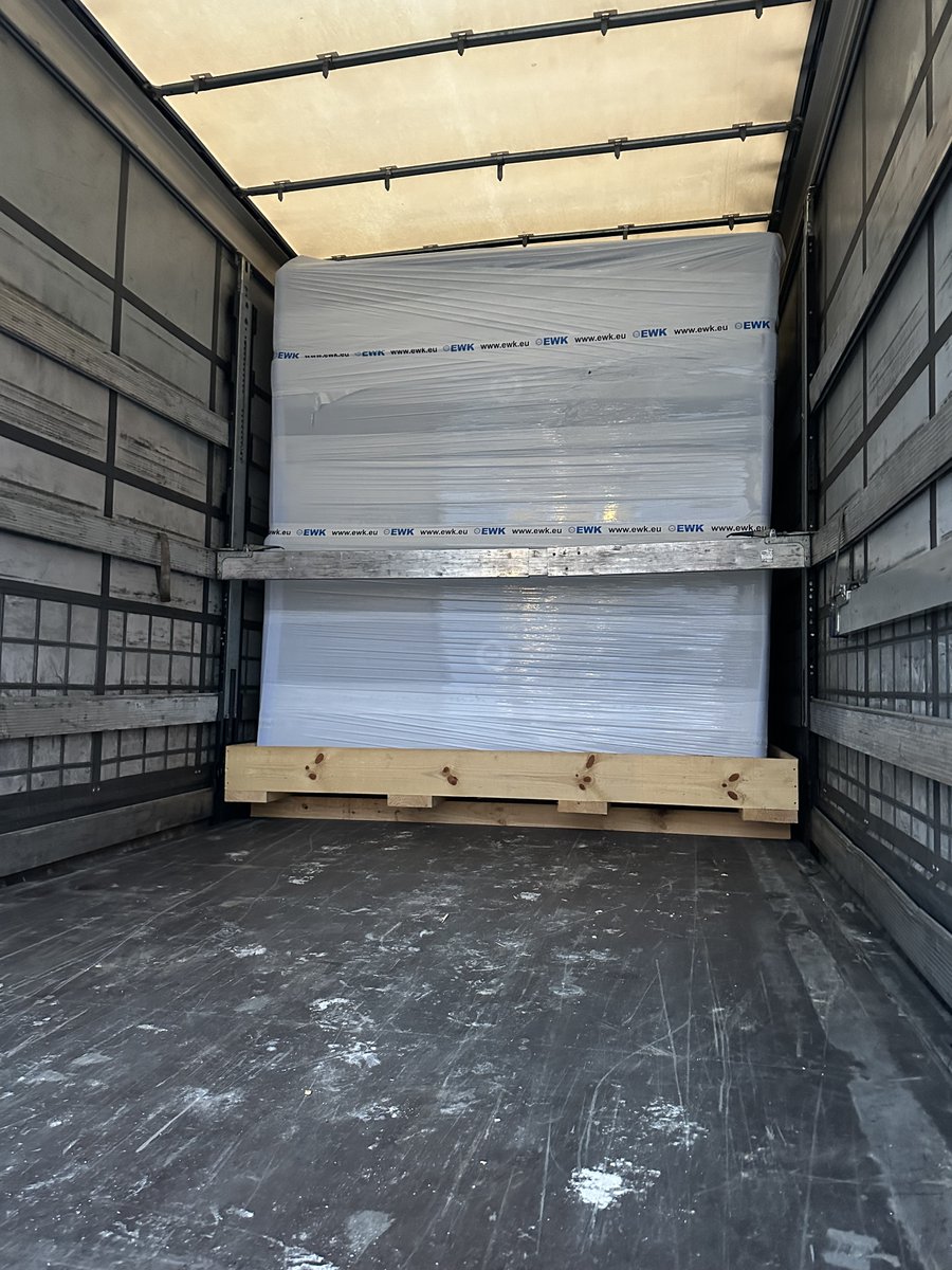 FlorianHildebr9's tweet photo. Big day, bigger delivery. We have just received major components for our Greenberry 2, our first industrially relevant demonstrator that we will run outside - exposed to nature - with a capacity of capturing CO2 equivalent to 10,000 trees. @EarlybirdVC @NinaLitman https://t.co/kMxpB14Lcq